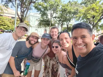 Il free walking tour e gastronomico di Gio, 2 tour in 1: scopri i sapori e la storia di Santa Ana
