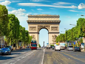 Free Tour of the Eiffel Tower - The Most Majestic Tour in Paris