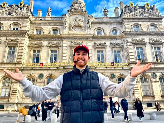 Lyon Stadt-Highlights: Entdecken Sie die Top 10 Sehenswürdigkeiten von Lyon, erkunden Sie geheime Passagen (Traboules) und erfahren Sie mehr über Lyons reiche kulinarische Geschichte.
