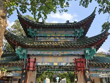 Tour gratuito nel cuore storico di Kunming: dall'Università dello Yunnan al Tempio di Yuantong