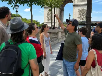 Hidden Stories: Champs Élysées & Eiffel Tower Free Walking Tour