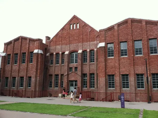 From History to Local Flavors: Seodaemun Prison & Yeongcheon Market Tour