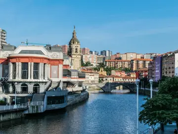 Oh, Bilbao, how you've changed!: History, legend, and "anecdotes" of the seven streets