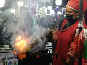 Noches Bolivianas: Comida Callejera con Alma