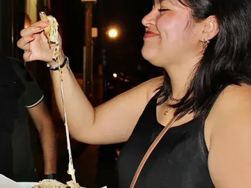 BAR HOPPING Y COMIDA CALLEJERA, DESCUBRE LA VIDA NOCTURNA DE LA CIUDAD DE OAXACA