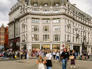 Piccola passeggiata a Fitzrovia e cerimonia privata del tè pomeridiano