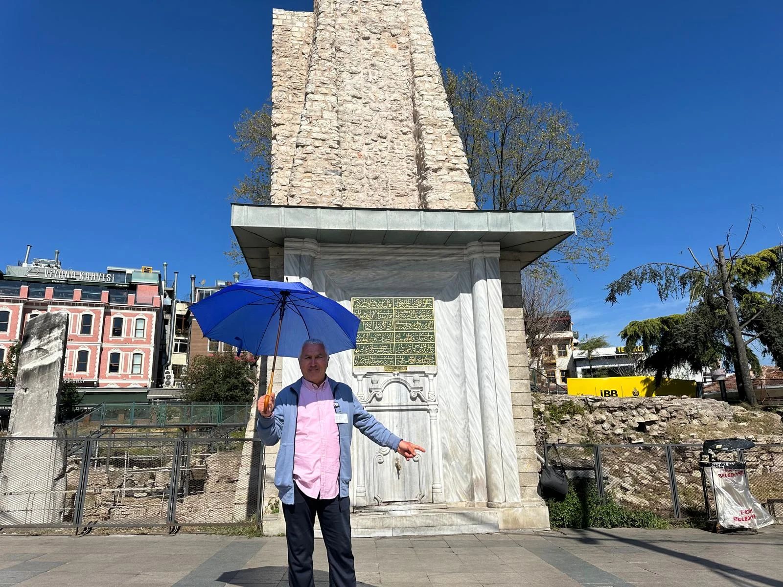 Passeggiamo nella Istanbul vecchia nel quartiere di Sultanahmet dove ci sono i monumenti importanti
