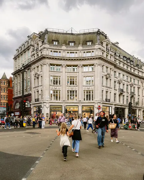 Piccola passeggiata a Fitzrovia e cerimonia privata del tè pomeridiano