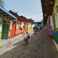 Kostenlose Stadtrundgang: Guatapé: Zócalos und Farben