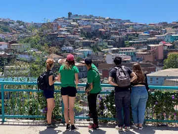 Free tour Barrio Puerto, where Valparaíso is born.