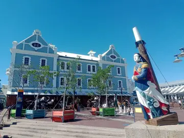 Victoria + Alfred Waterfront Walking Tour