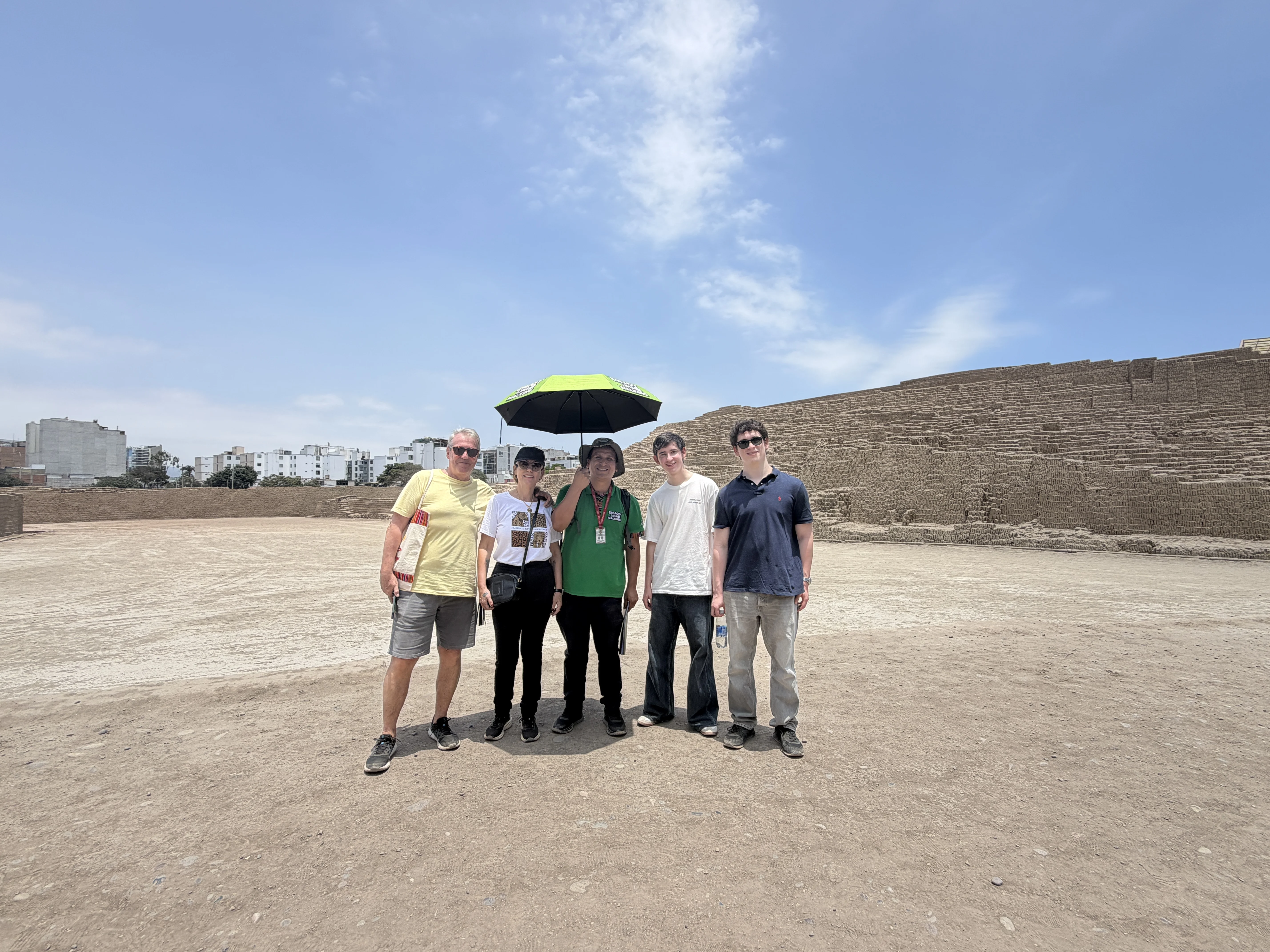 Tour Miraflores y San Isidro: Pirámide de Lima (Huaca Pucllana por dentro) y el parque Olivar