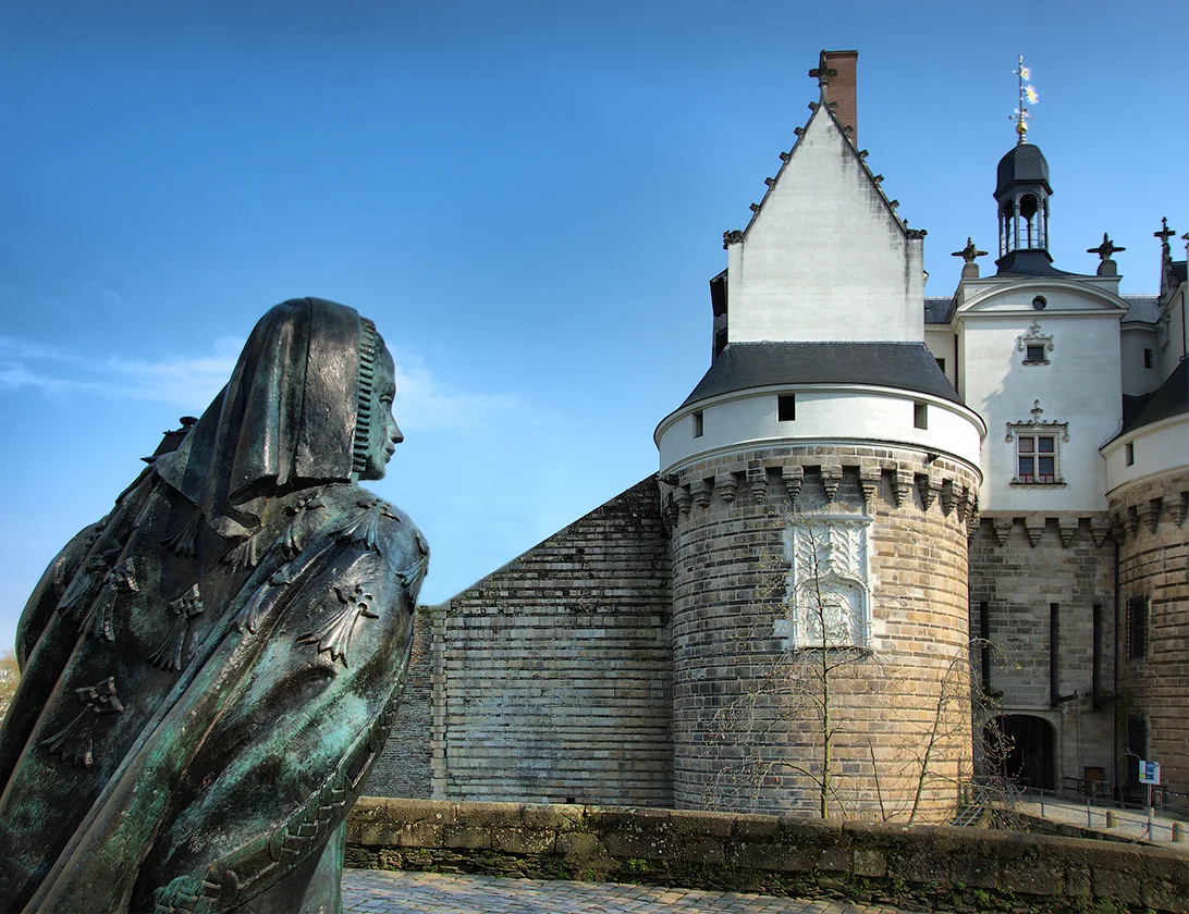 Guided tour of the Old Nantes : From the Middle age to the XIXth century.