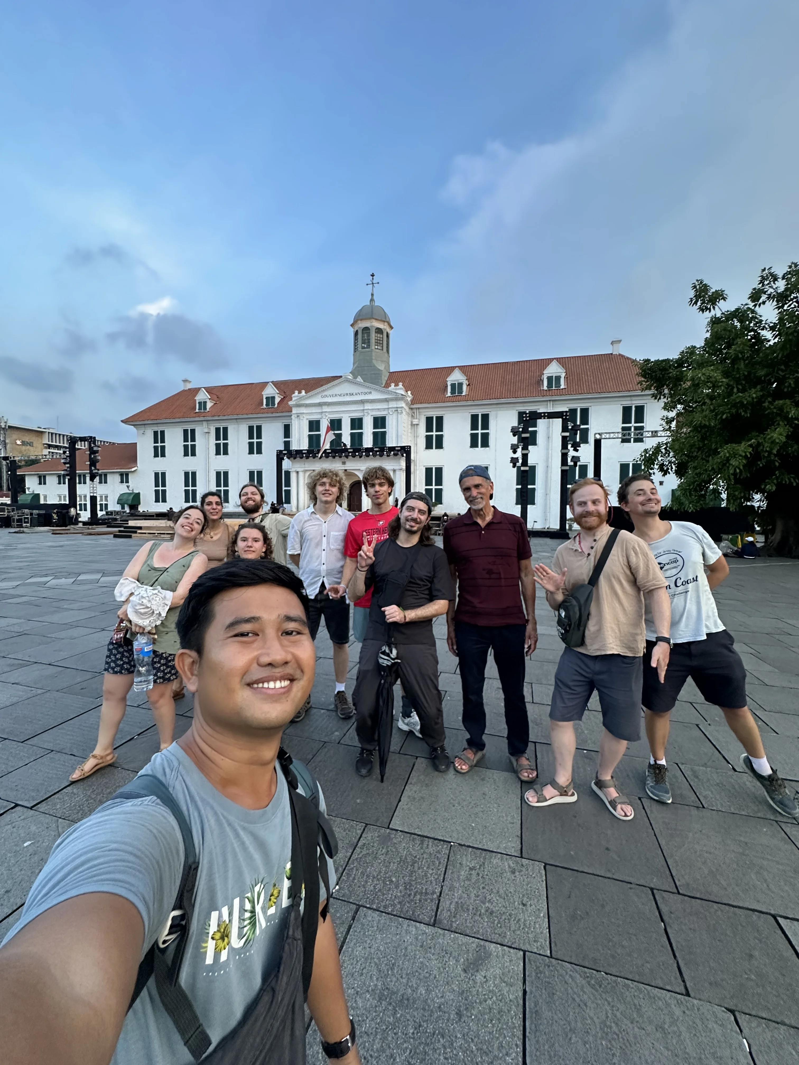 Jakarta Svelata: Un Tour Completo a Piedi Attraverso i Luoghi da Non Perdere della Città - Snack Gratuiti