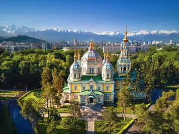 Tour serale a piedi di Almaty: luci della città e vita locale
