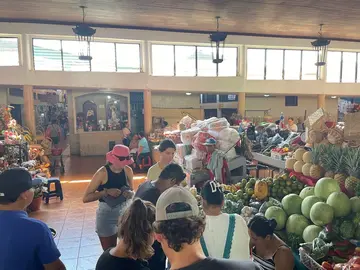 ¡Arte callejero y comida callejera de León con un local!