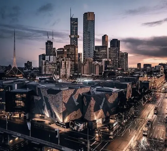 Wonderful Melbourne: History, Art and Local Culture.