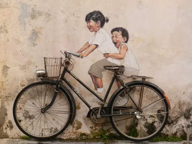 Arte callejero y sabores locales de Penang: la cultura a través del objetivo