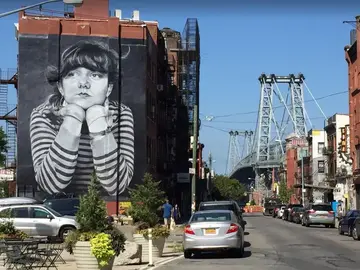 Williamsburg: History, Hipsters, Street Art, Latinos, Hasidic Jews & stunning views!