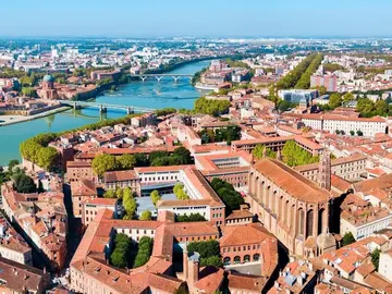 Hidden Toulouse: Stories, Legends & Occitan Life (2-hour walking tour)