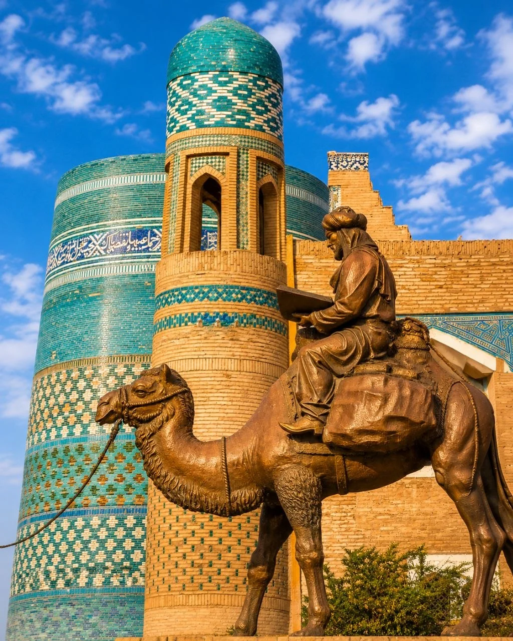 Tour di Khiva Ichan Kala: Storia, Leggende e Storie Nascoste