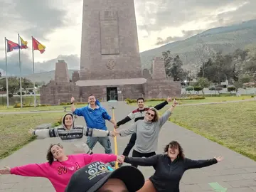 Freetour to the middle of the world and other surprises, small group 🚇⛪🍨🍺 😃